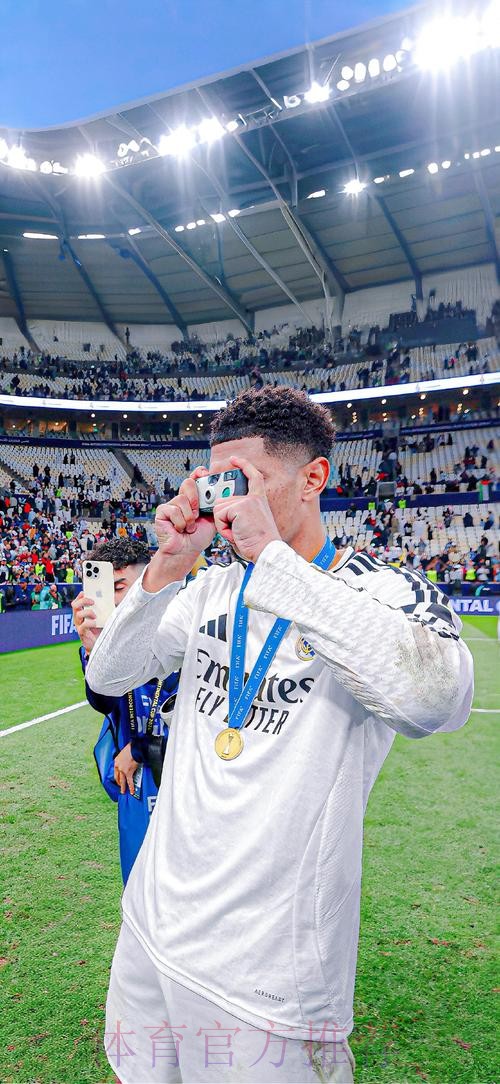 官方:皇马球星贝林厄姆、凯塞多包揽男女足金童奖 官方:皇马球星贝林厄姆、凯塞多包揽男女足金童奖